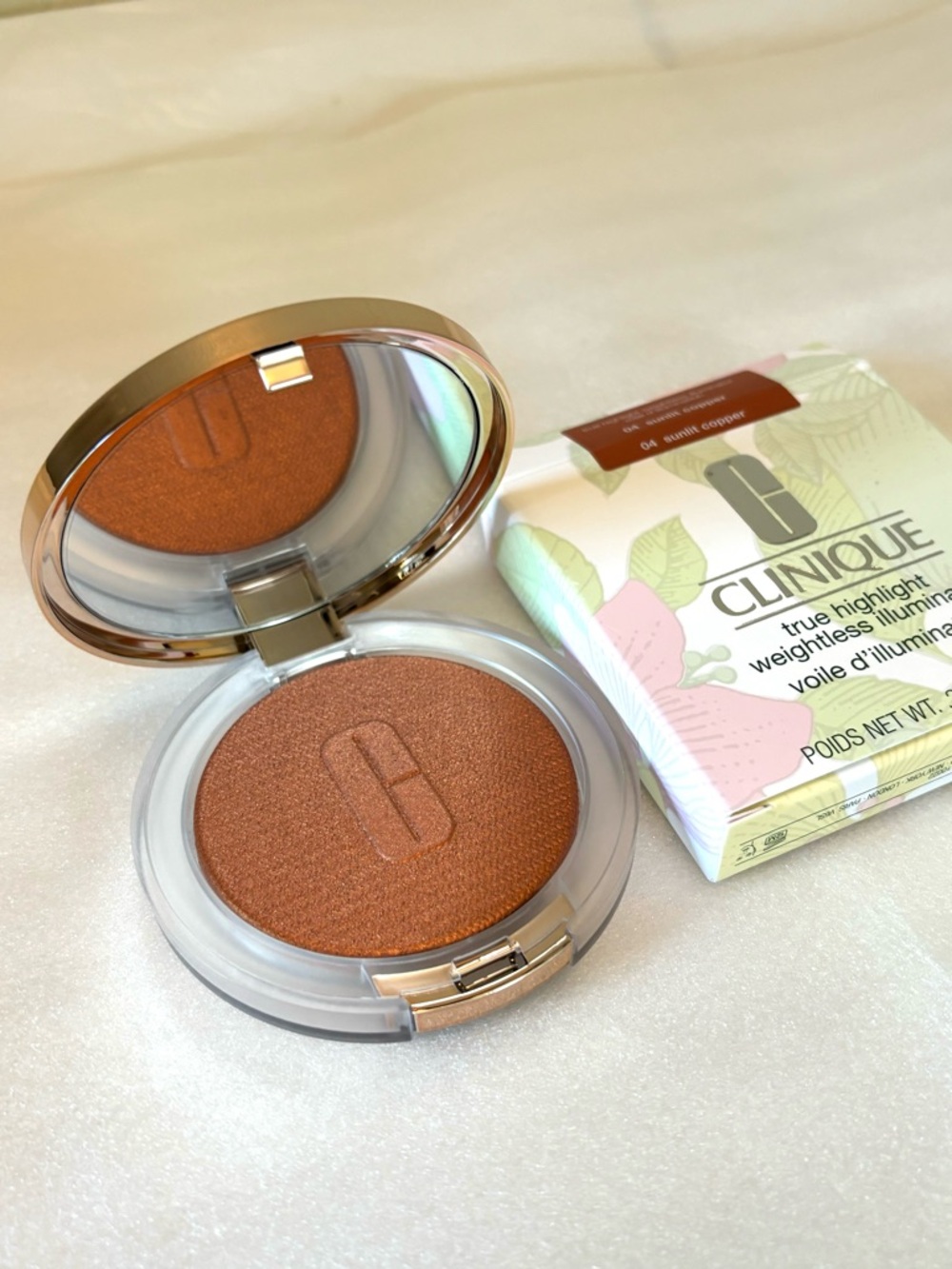 ❗️SALE❗️✨New✨Clinique True Highlight Weightless Illuminator – 04 Sunlit Copper✨